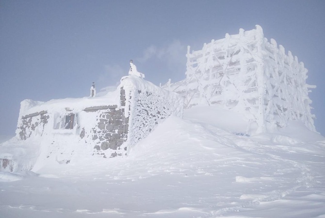 Гололед, мороз и снег возвращаются в Украину