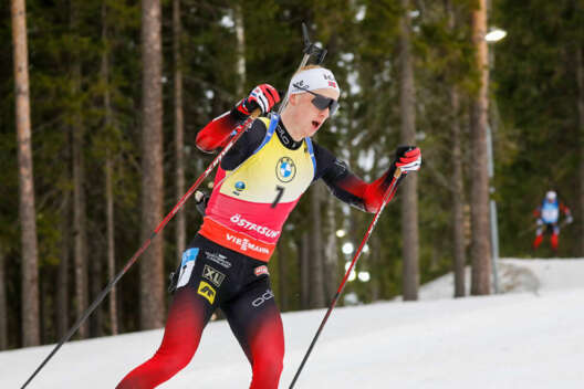 
            Кубок мира по биатлону - хрустальный глобус у норвежца Йоханнеса Бе        